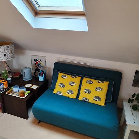 Large Light Loft Room - En Suite Brighton Exterior photo