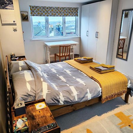 Large Light Loft Room - En Suite Brighton Exterior photo