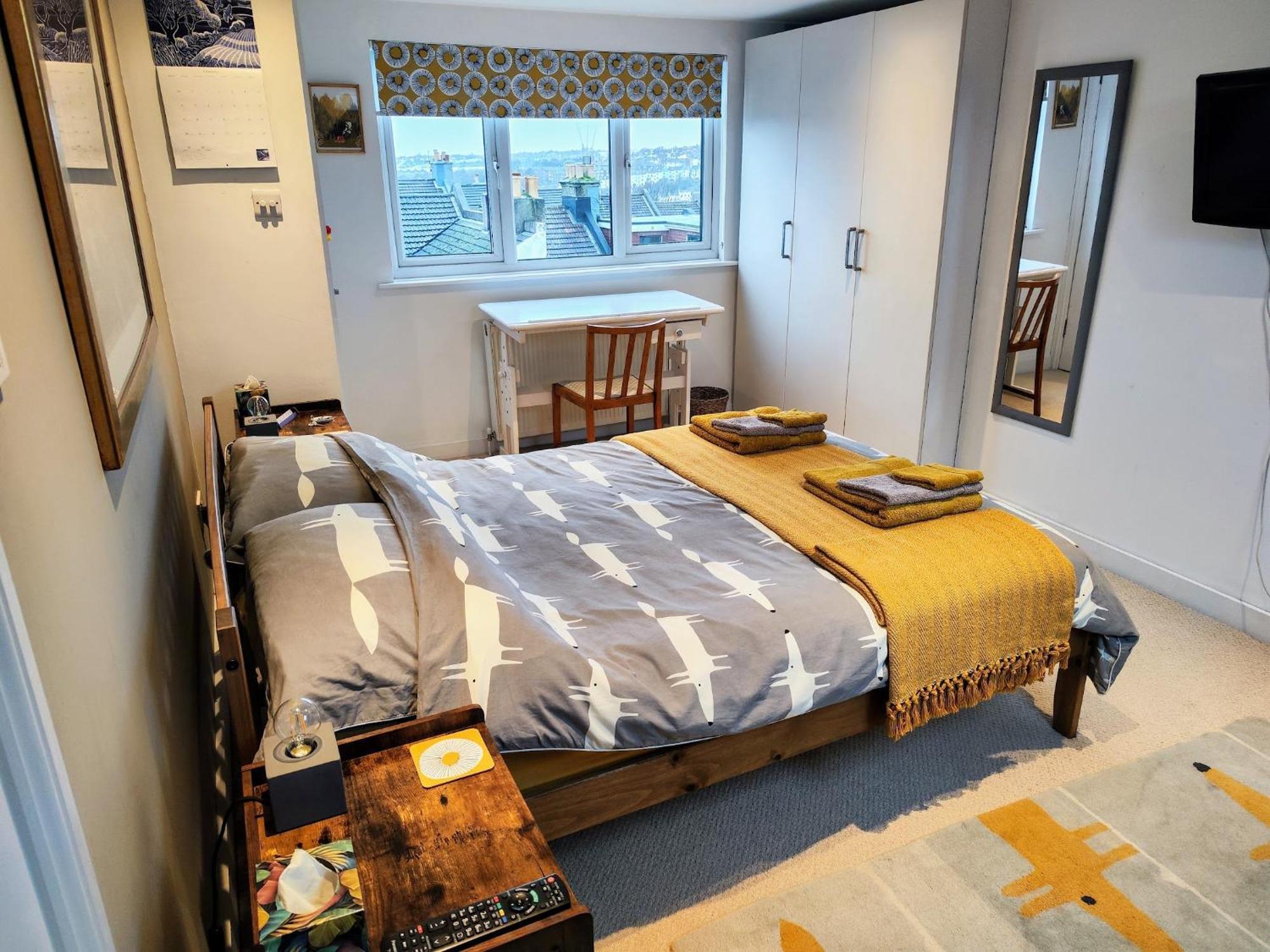 Large Light Loft Room - En Suite Brighton Exterior photo